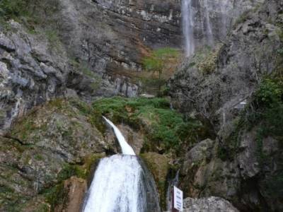 Chorros Nacimiento del Río Mundo; brujulas; gente viajera; lagos de sanabria